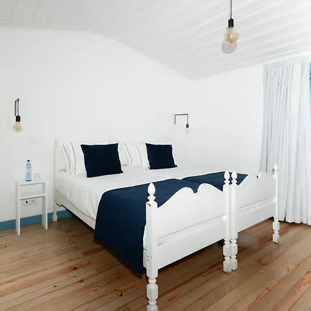 Des Arts Hostel *